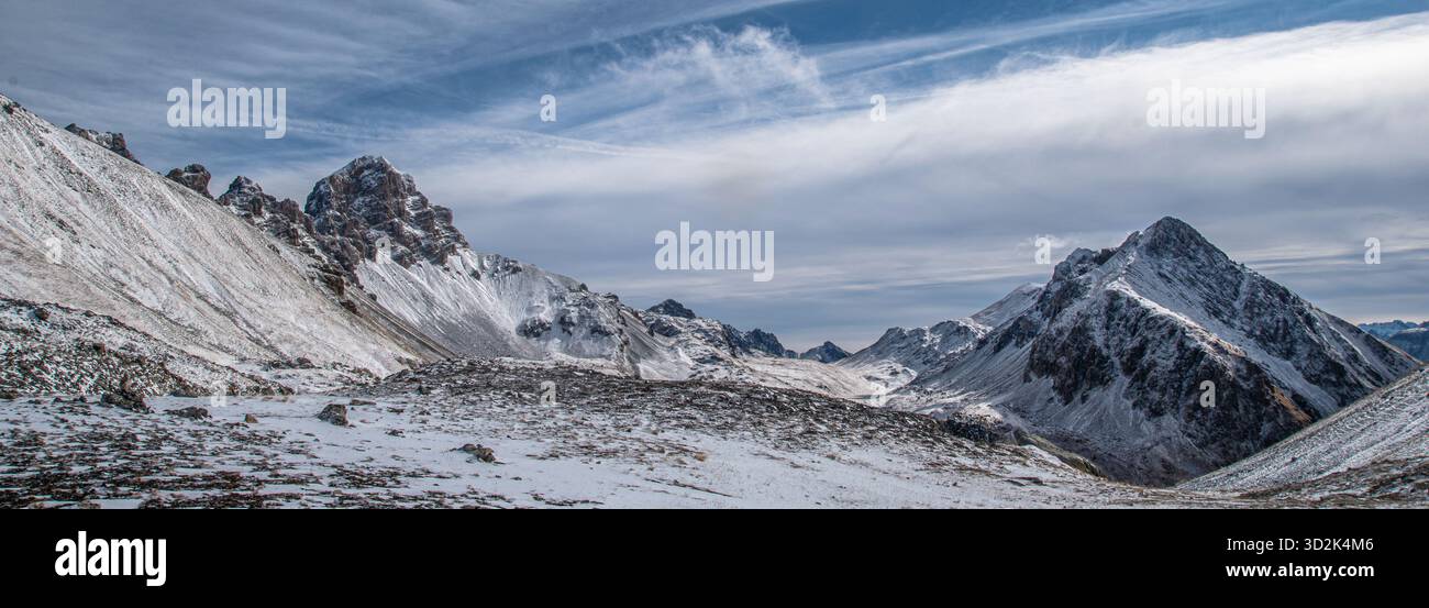 Ai piedi del monte Oronaye, nella splendida valle di Ubayette, il lago Reculaye Foto Stock