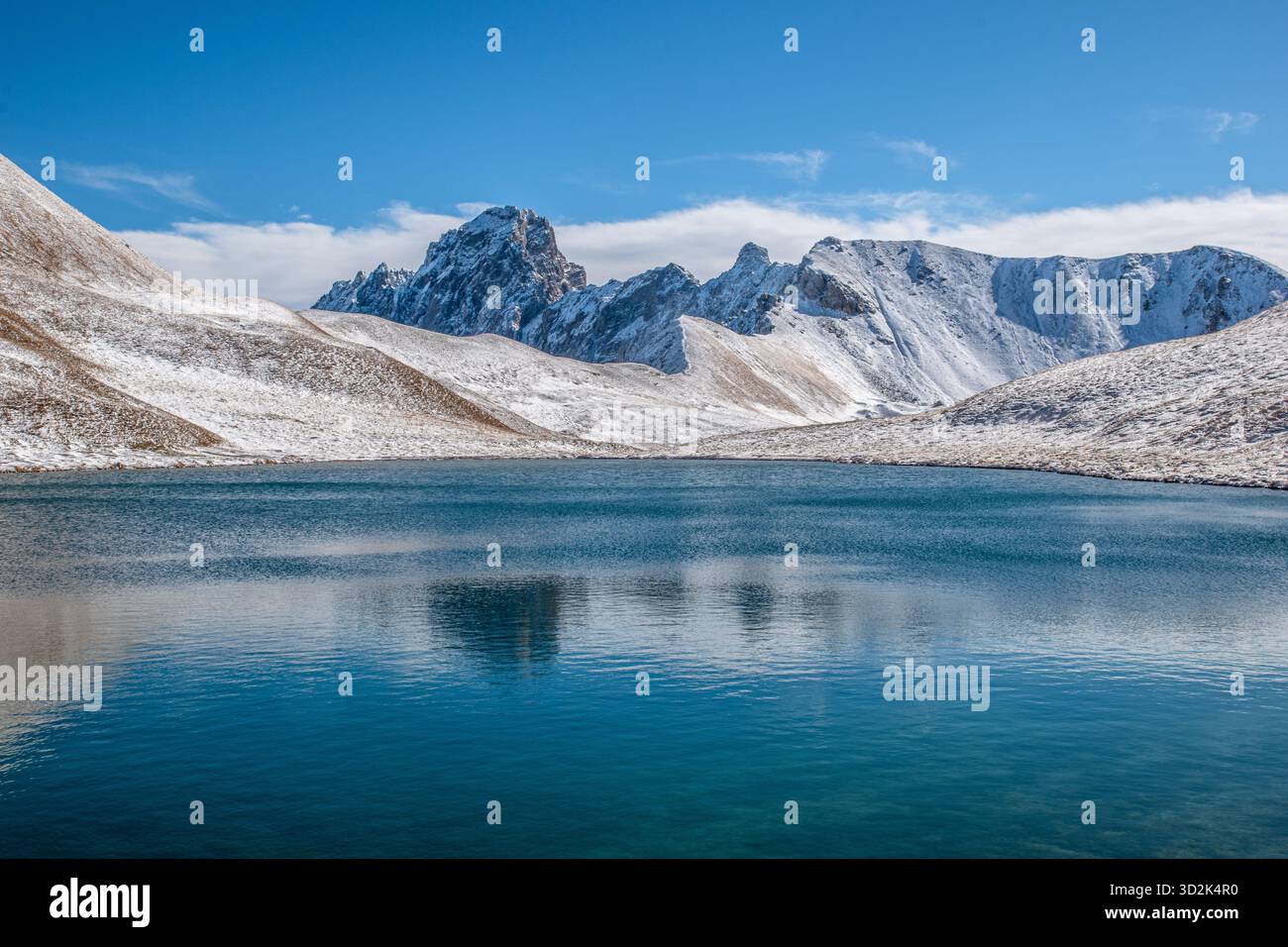Ai piedi del monte Oronaye, nella splendida valle di Ubayette, il lago Reculaye Foto Stock