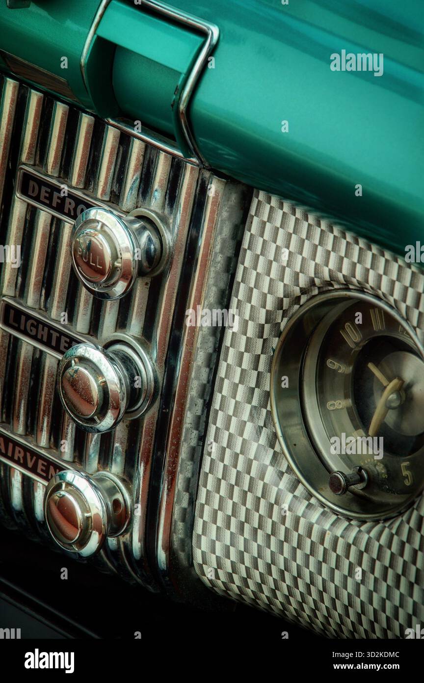 Cruscotto e volante di un'auto Buick Skylark d'epoca Foto Stock