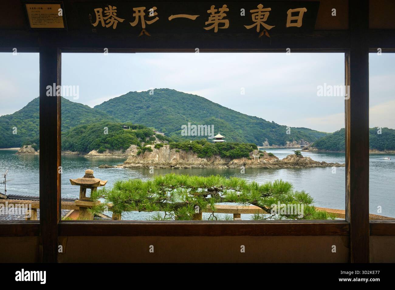 Fukuyama. Il Taichoro è un padiglione del Tempio di Fukuzenji famoso per la vista del Mare interno di Seto Foto Stock