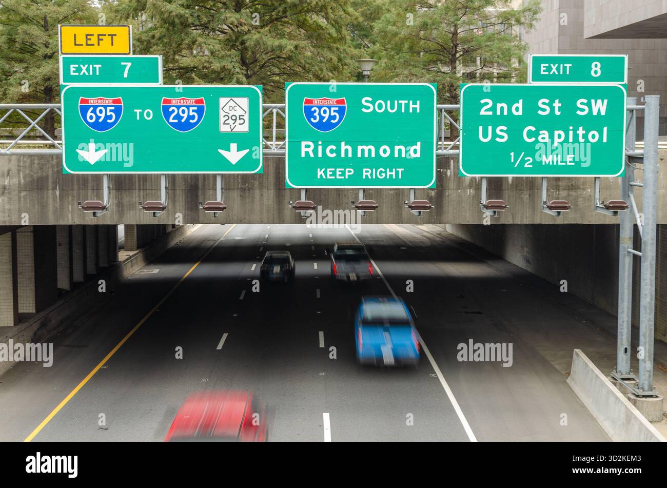 Segui le indicazioni stradali per l'Interstate sul tunnel dell'autostrada a Washington DC. U.S.A. Foto Stock