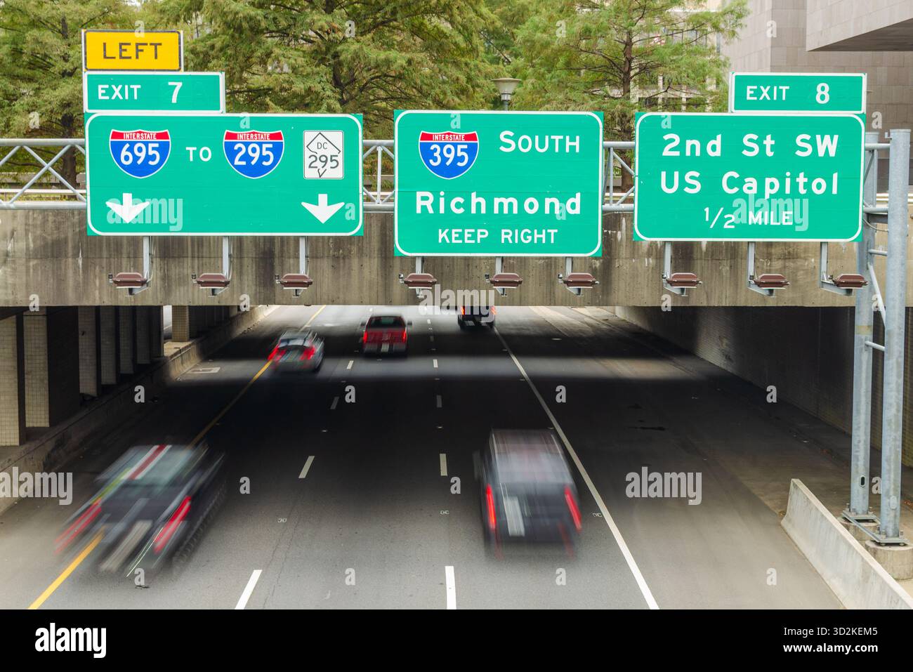 Segui le indicazioni stradali per l'Interstate sul tunnel dell'autostrada a Washington DC. U.S.A. Foto Stock
