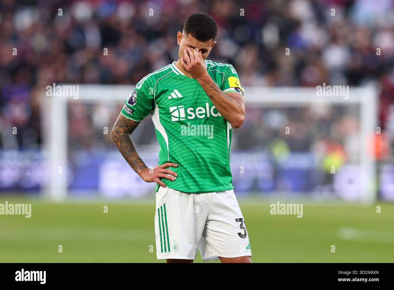 Bruno Guimaraes del Newcastle United dopo la sconfitta del 3-1 - West Ham United contro Newcastle United, Premier League, London Stadium, Londra, Regno Unito - 2 novembre 2025 solo uso editoriale - si applicano restrizioni DataCo Foto Stock