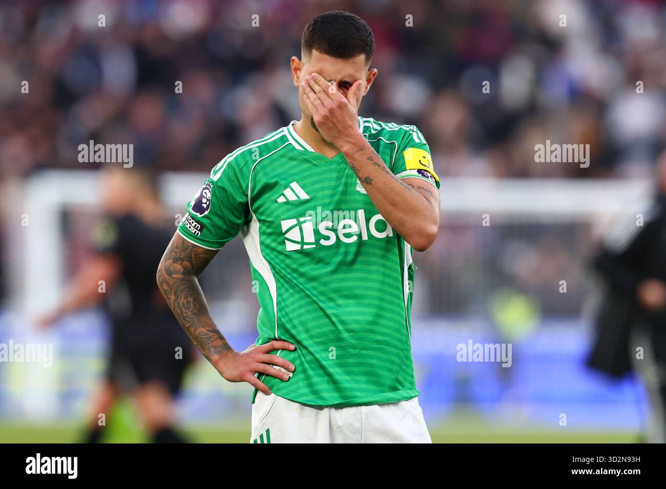 Bruno Guimaraes del Newcastle United dopo la sconfitta del 3-1 - West Ham United contro Newcastle United, Premier League, London Stadium, Londra, Regno Unito - 2 novembre 2025 solo uso editoriale - si applicano restrizioni DataCo Foto Stock