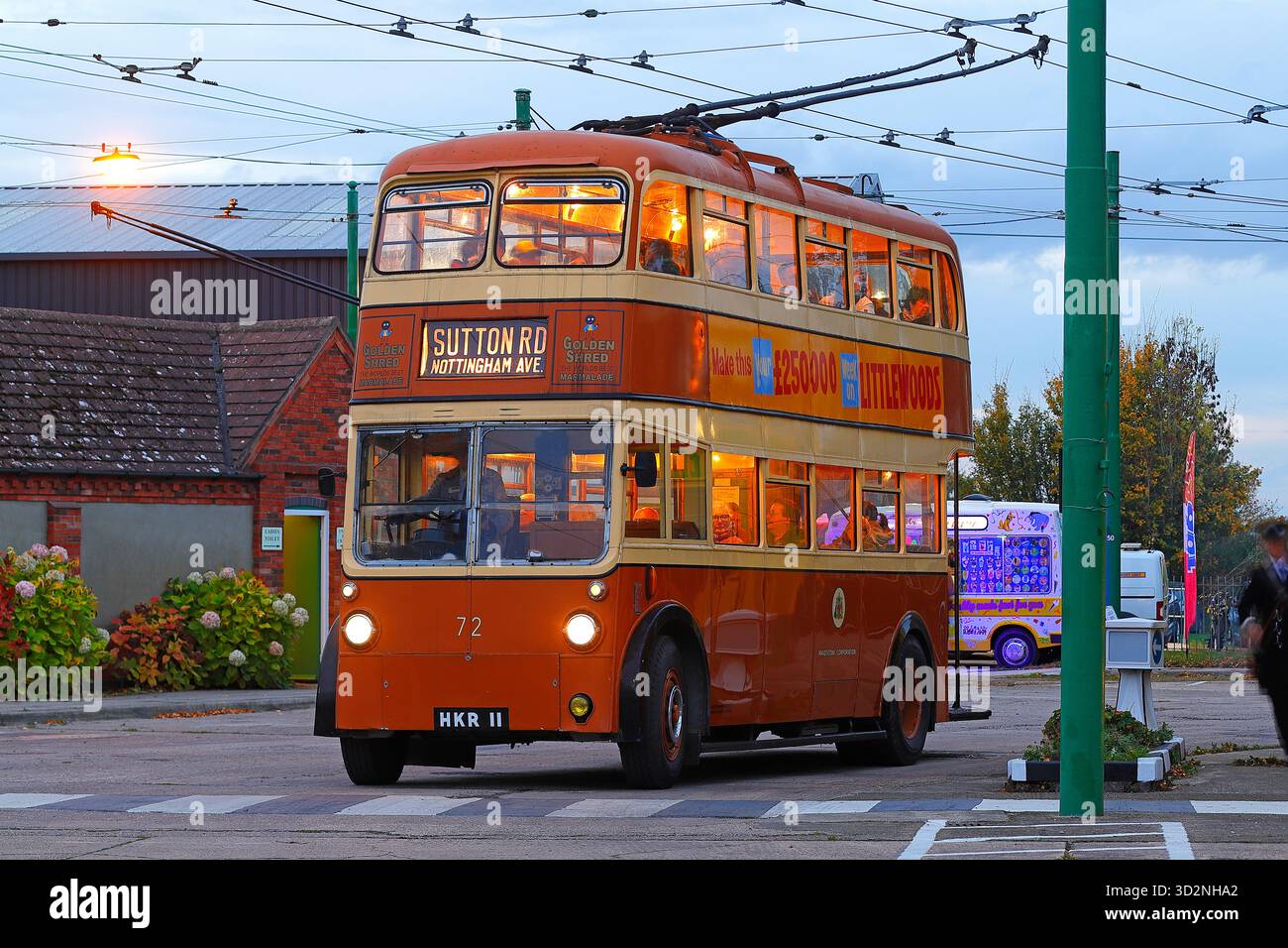 Sandtoft Trolleybus Museum di notte Foto Stock
