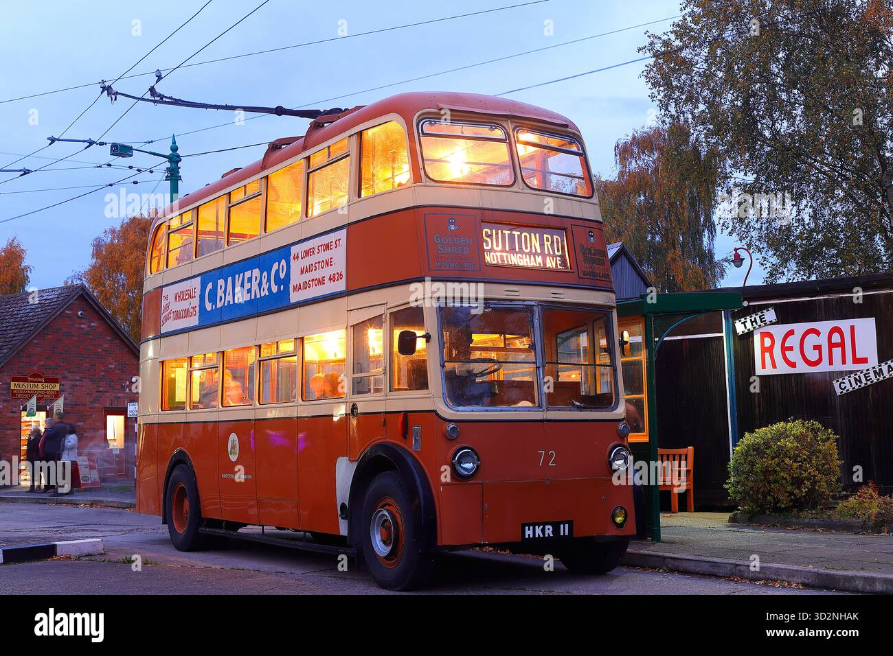 Sandtoft Trolleybus Museum di notte Foto Stock