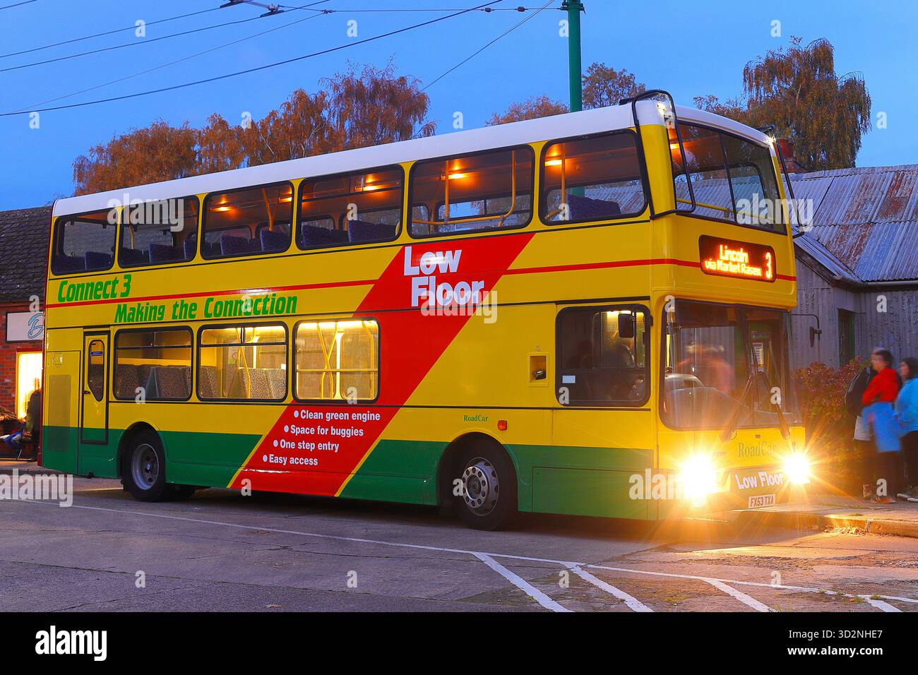 Sandtoft Trolleybus Museum di notte Foto Stock