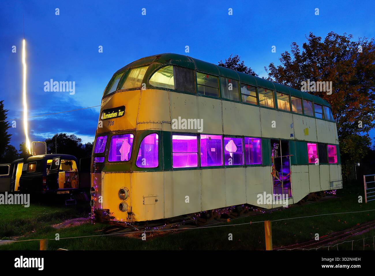 Sandtoft Trolleybus Museum di notte Foto Stock