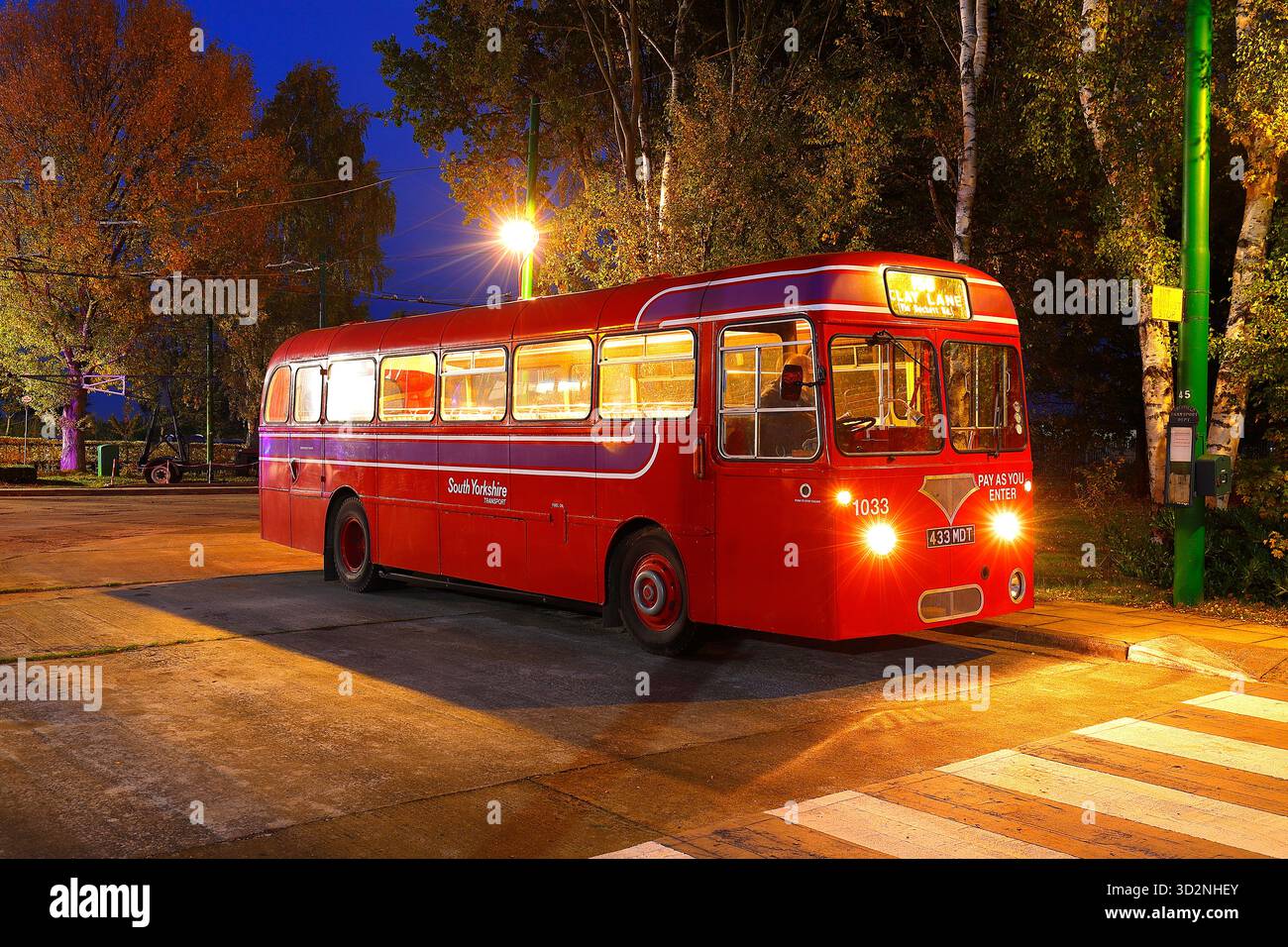 Sandtoft Trolleybus Museum di notte Foto Stock