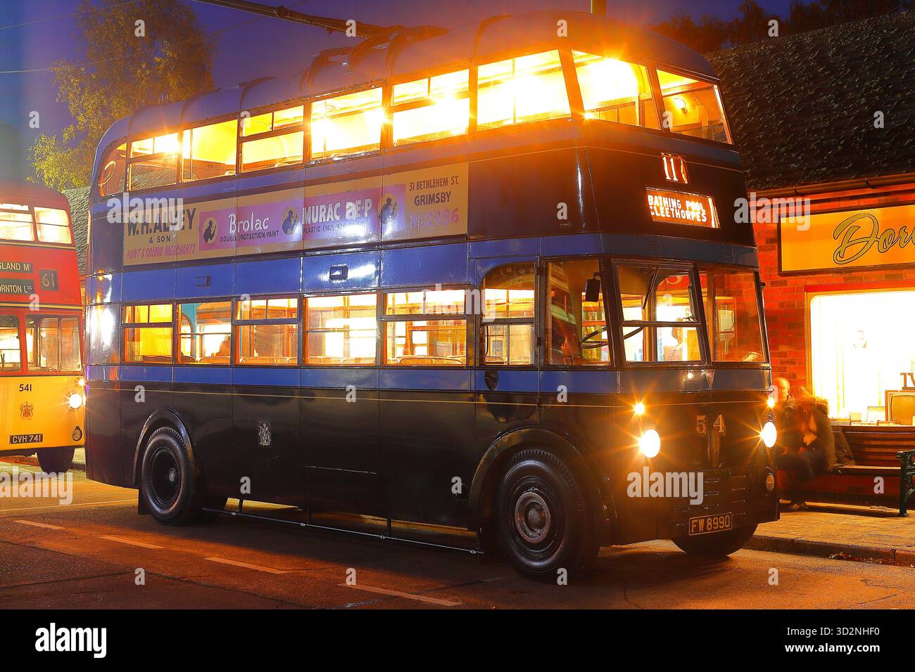 Sandtoft Trolleybus Museum di notte Foto Stock