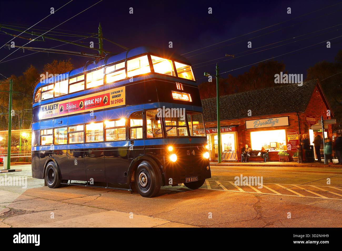 Sandtoft Trolleybus Museum di notte Foto Stock