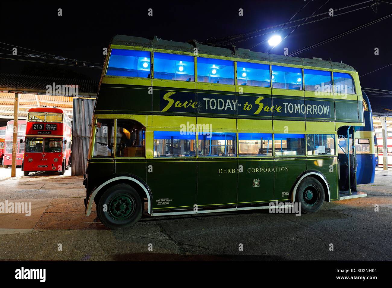 Sandtoft Trolleybus Museum di notte Foto Stock
