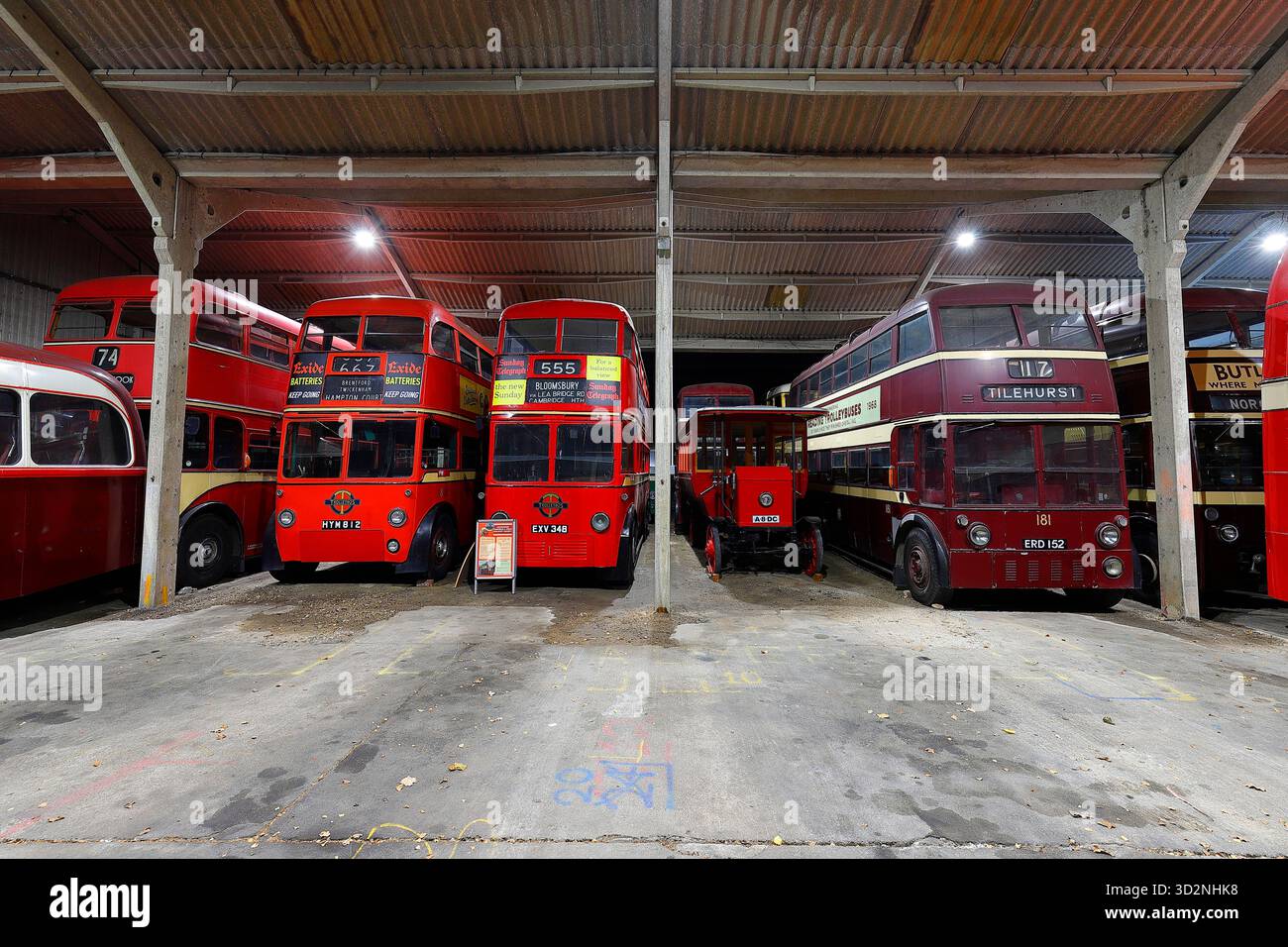 Sandtoft Trolleybus Museum di notte Foto Stock