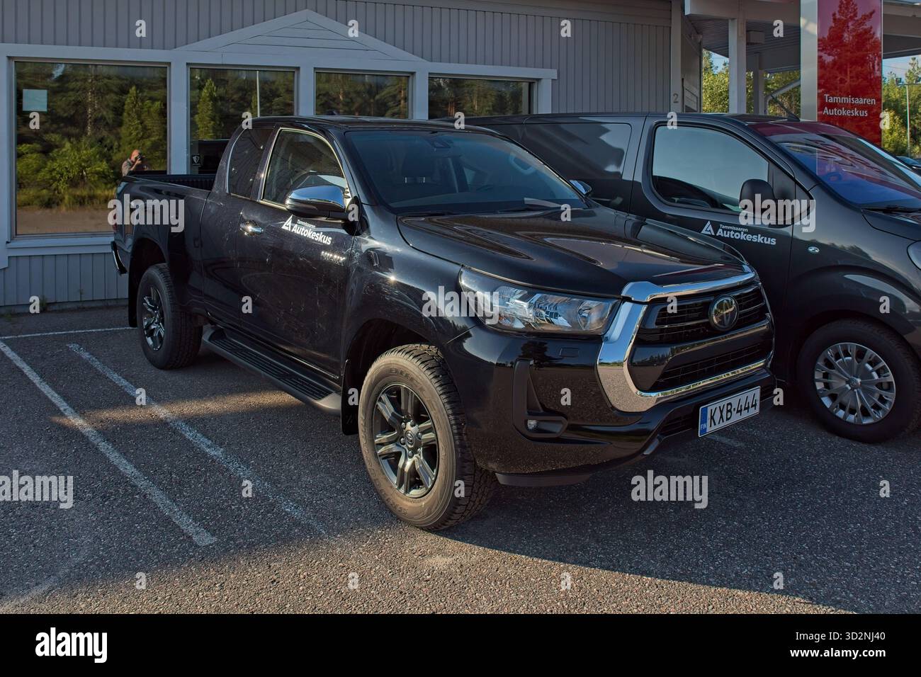Horsbäck, Raasepori, Finlandia - 2 agosto. 2025: Toyota Hilux VIII 2,8 TD 4WD (2025) parcheggiata. Foto Stock