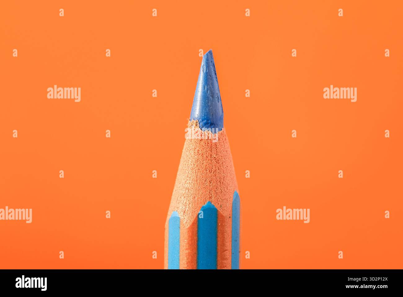 Macro estrema di una matita di colore blu Foto Stock