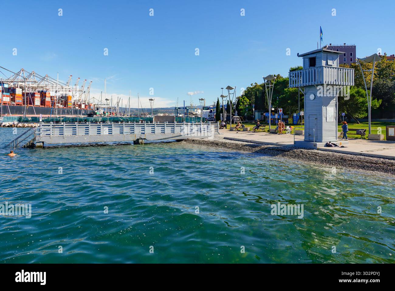 Vista del porto di Capodistria, della città e del resort sul mare Adriatico, della Slovenia, dell'Europa Foto Stock