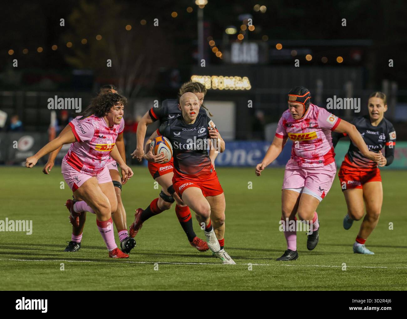 Londra, Regno Unito. 2 novembre 2025. Olivia Apps (Saracens) con il pallone durante la partita Saracens Women vs Harlequins Women 'The London Derby' allo Stonex Stadium per la seconda giornata della Premiership Women's Rugby 2025/26. UK © ️ crediti: Elsie Kibue/Alamy Live News Foto Stock