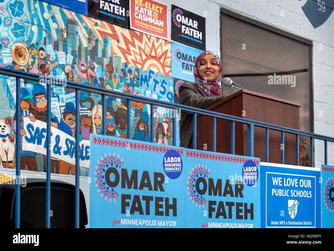 Ilhan Omar, deputata democratica del Congresso degli Stati Uniti, parla ad una manifestazione politica per Omar Fateh, candidato sindaco di Minneapolis, Minnesota, 2 novembre 2025. Foto Stock