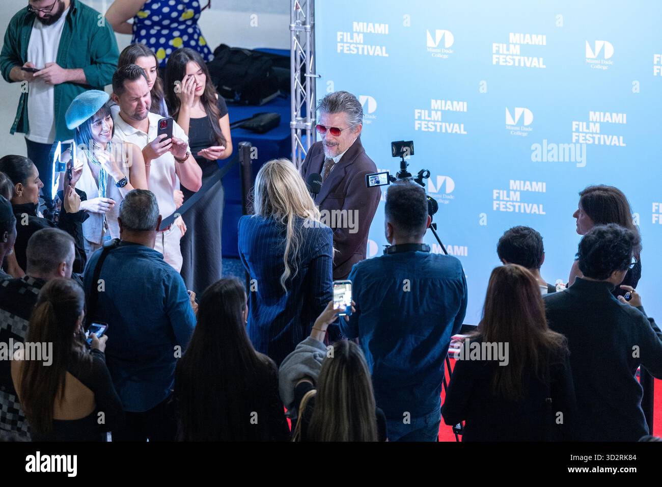 Miami, Stati Uniti d'America. 2 novembre 2025. MIAMI, FLORIDA - 2 NOVEMBRE: Ethan Hawke partecipa al Variety Virtuoso Award durante la dodicesima edizione del Miami Film Festival GEMME al Chapman Conference Center il 2 novembre 2025 a Miami, Florida. (Foto di Alberto E. Tamargo/Sipa USA) credito: SIPA USA/Alamy Live News Foto Stock