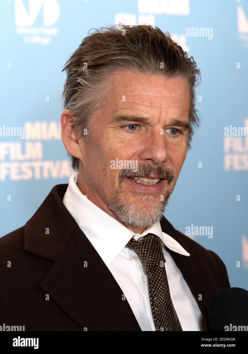 Miami, Stati Uniti d'America. 1 novembre 2025. MIAMI, FLORIDA - 2 NOVEMBRE: Ethan Hawke partecipa al Variety Virtuoso Award durante il dodicesimo Festival annuale di Miami, GEMME al Chapman Conference Center il 2 novembre 2025 a Miami, Florida (foto di Alberto E. Tamargo/Sipa USA) crediti: SIPA USA/Alamy Live News Foto Stock
