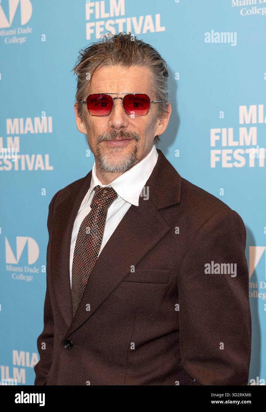 Miami, Stati Uniti d'America. 1 novembre 2025. MIAMI, FLORIDA - 2 NOVEMBRE: Ethan Hawke partecipa al Variety Virtuoso Award durante la dodicesima edizione del Miami Film Festival GEMME al Chapman Conference Center il 2 novembre 2025 a Miami, Florida. (Foto di Alberto E. Tamargo/Sipa USA) credito: SIPA USA/Alamy Live News Foto Stock