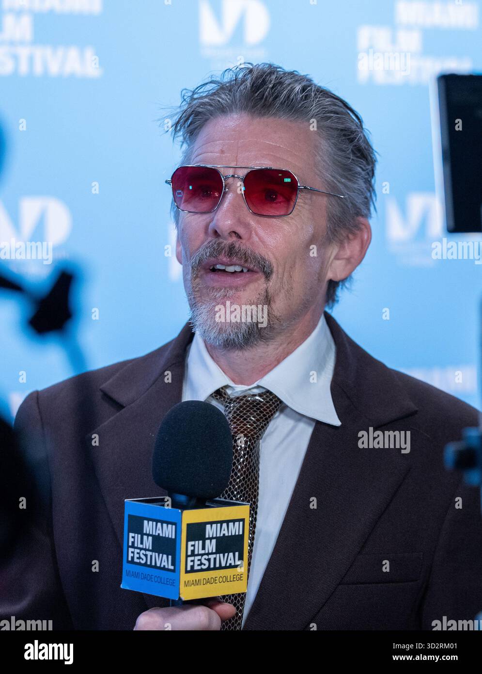 Miami, Stati Uniti d'America. 2 novembre 2025. MIAMI, FLORIDA - 2 NOVEMBRE: Ethan Hawke partecipa al Variety Virtuoso Award durante la dodicesima edizione del Miami Film Festival GEMME al Chapman Conference Center il 2 novembre 2025 a Miami, Florida. (Foto di Alberto E. Tamargo/Sipa USA) credito: SIPA USA/Alamy Live News Foto Stock