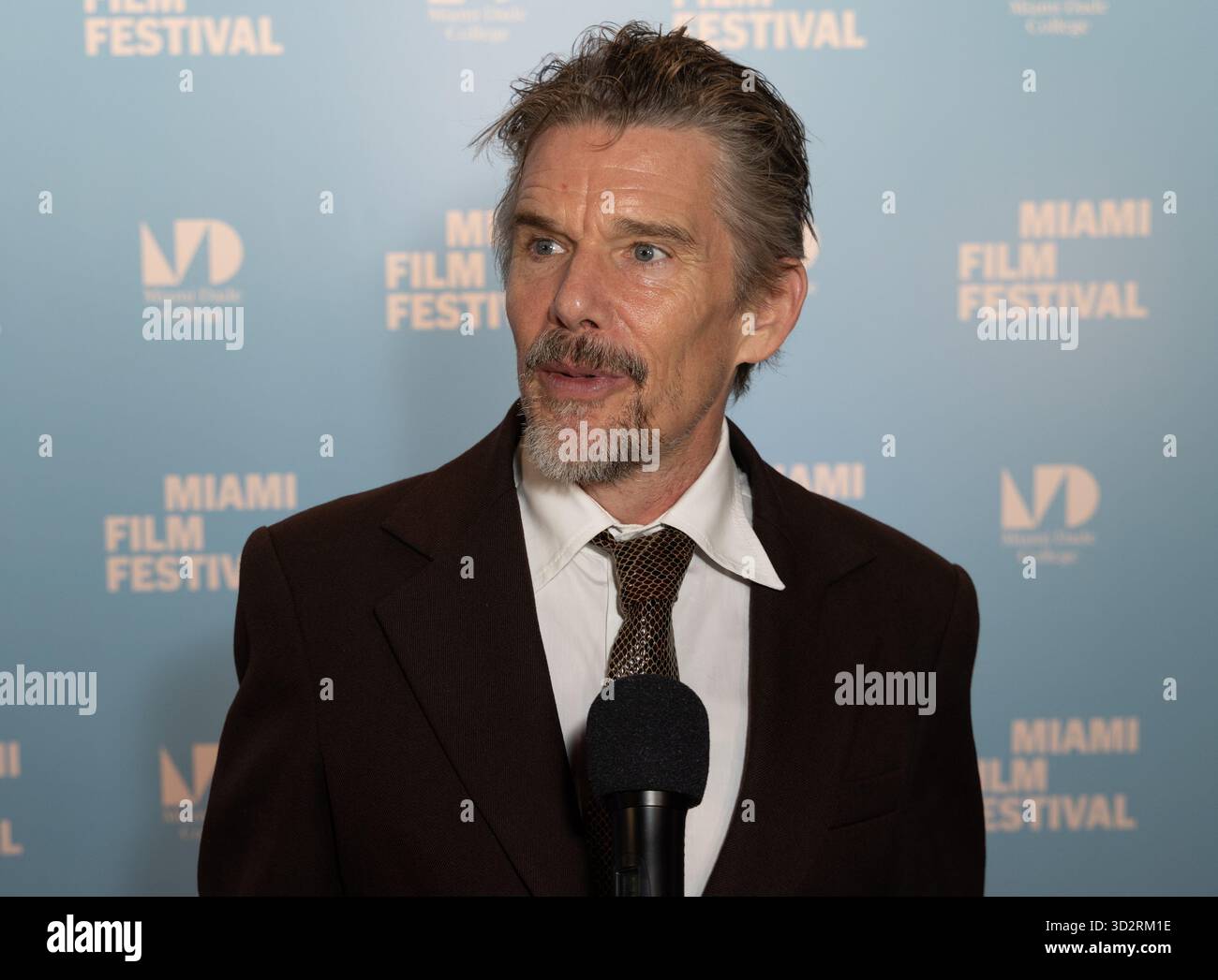 Miami, Stati Uniti d'America. 1 novembre 2025. MIAMI, FLORIDA - 2 NOVEMBRE: Ethan Hawke partecipa al Variety Virtuoso Award durante il dodicesimo Festival annuale di Miami, GEMME al Chapman Conference Center il 2 novembre 2025 a Miami, Florida (foto di Alberto E. Tamargo/Sipa USA) crediti: SIPA USA/Alamy Live News Foto Stock
