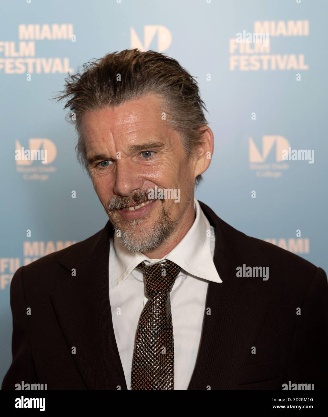Miami, Stati Uniti d'America. 1 novembre 2025. MIAMI, FLORIDA - 2 NOVEMBRE: Ethan Hawke partecipa al Variety Virtuoso Award durante il dodicesimo Festival annuale di Miami, GEMME al Chapman Conference Center il 2 novembre 2025 a Miami, Florida (foto di Alberto E. Tamargo/Sipa USA) crediti: SIPA USA/Alamy Live News Foto Stock