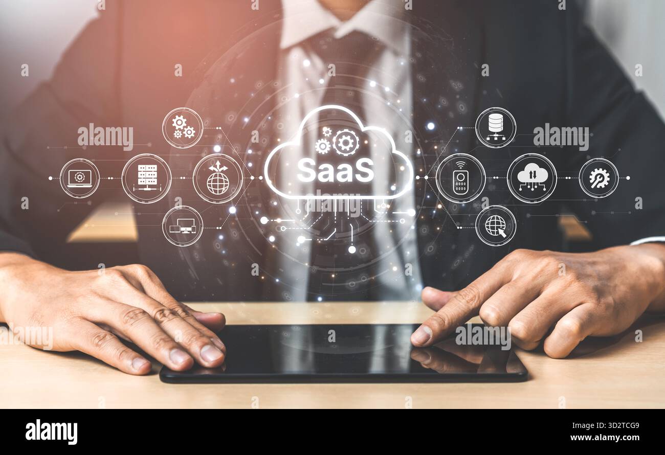 Rappresentazione visiva di SaaS che mostra l'infrastruttura, la distribuzione SaaS, le funzionalità della piattaforma SaaS e il modello di integrazione SaaS in ambiente digitale. Spli Foto Stock