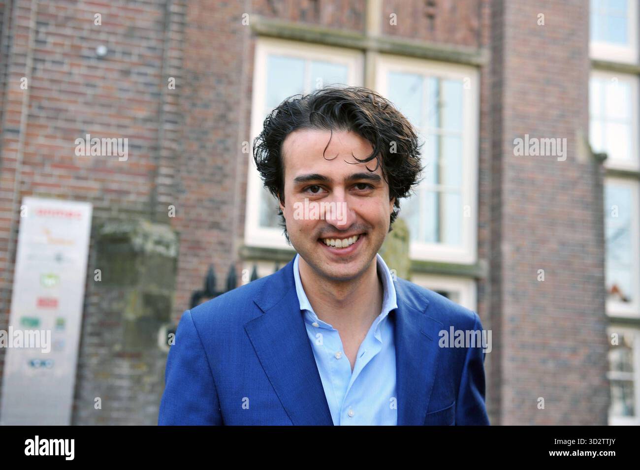Elezioni generali olandesi immagine d'archivio. 3 novembre 2025. Dopo le dimissioni di Frans Timmermans come leader del Groenlinks PvdA dopo i deludenti risultati elettorali, il partito ha scelto Jesse Klaver per guidare il partito nel Parlamento olandese. Amsterdam Paesi Bassi 12 marzo 2017 mercoledì 15 marzo gli olandesi si recano alle urne per eleggere un nuovo parlamento. Mentre la maggior parte dell'attenzione al di fuori del paese è stata indirizzata ai sondaggi dell'ala destra Geert Wilders suggeriscono che ci sarà un appiattimento del numero di voti tra i partiti. Nel frattempo i leader sono in pieno campa Foto Stock