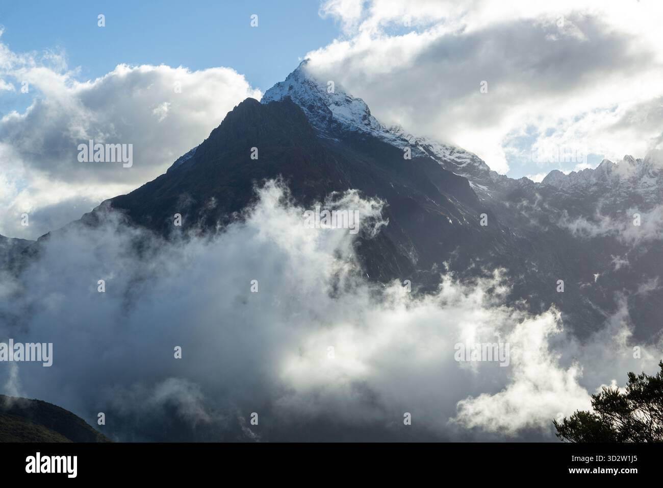 Un Monte Christina innevato dal Key Summit Trek Fiordland, South Island, nuova Zelanda Foto Stock