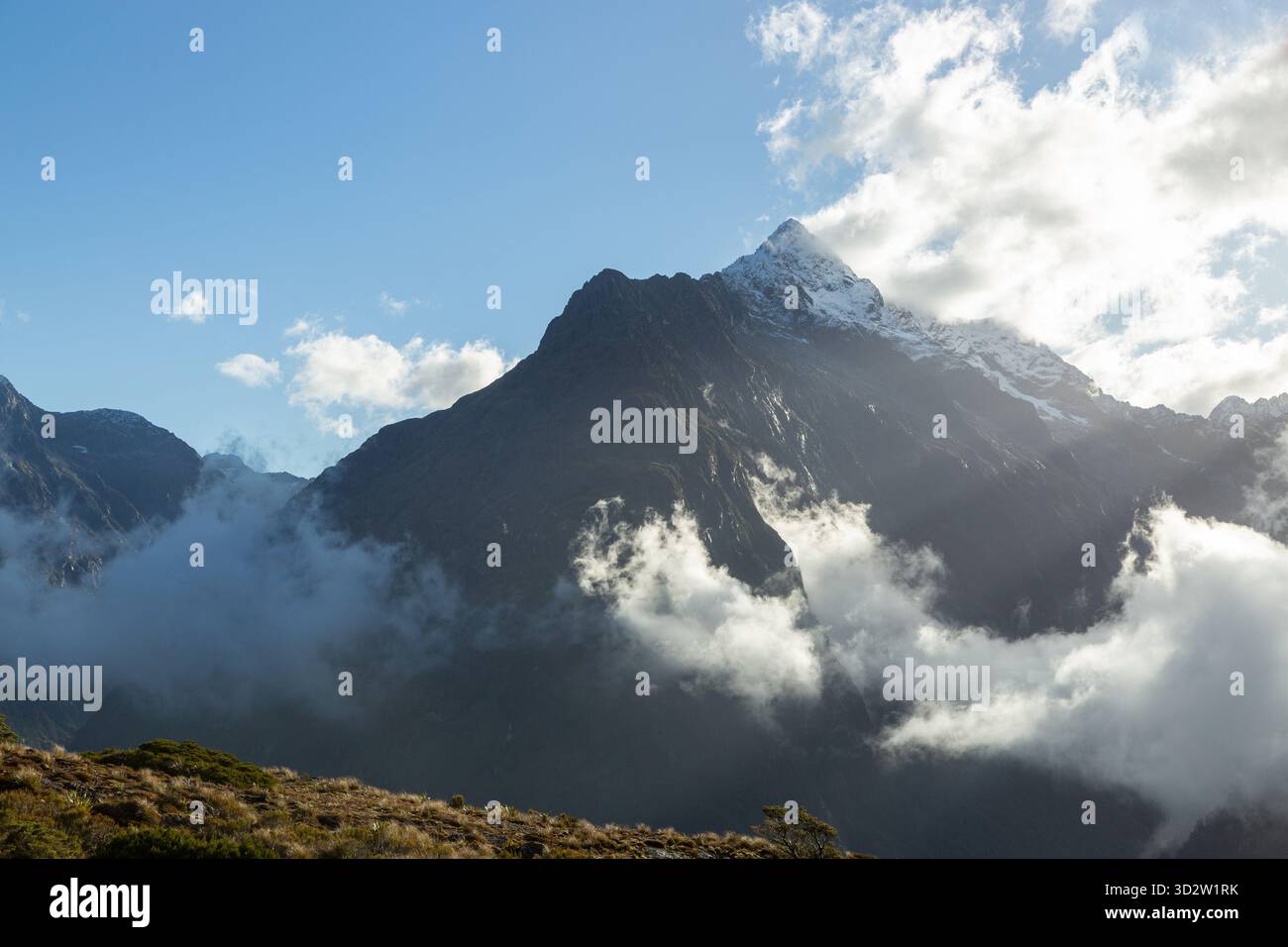Un Monte Christina innevato dal Key Summit Trek Fiordland, South Island, nuova Zelanda Foto Stock