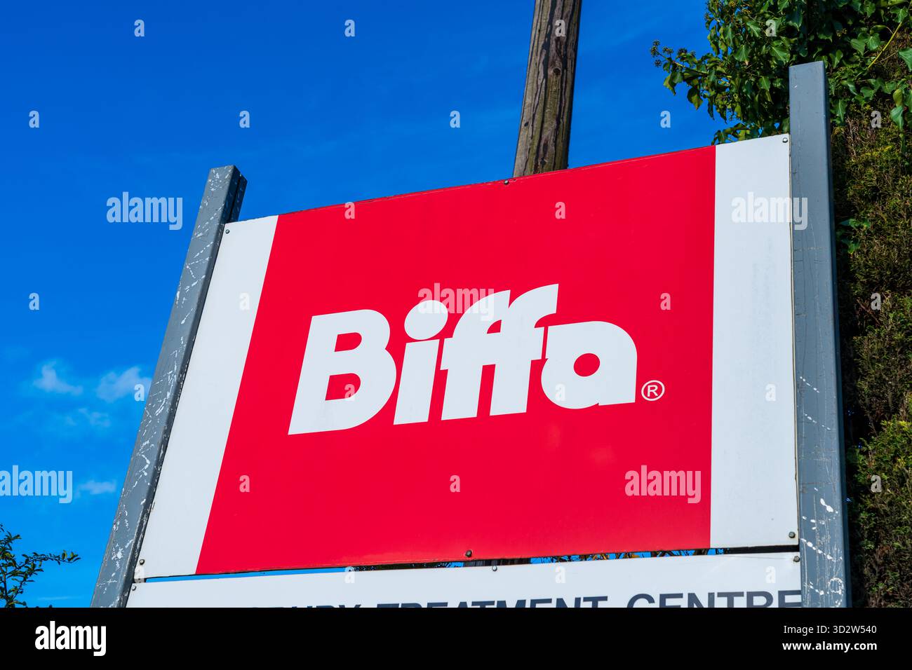 Mercoledì, Regno Unito - 2 novembre 2025: Segnaletica esterna di Biffa, una società di gestione rifiuti nel Regno Unito Foto Stock