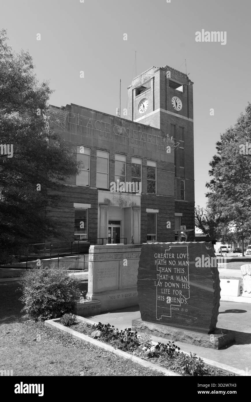 Lo storico tribunale della contea di Franklin si trova nel centro di Ozark, Arkansas, e presenta l'architettura classica delle piccole città americane e l'orgoglio civico. Foto Stock