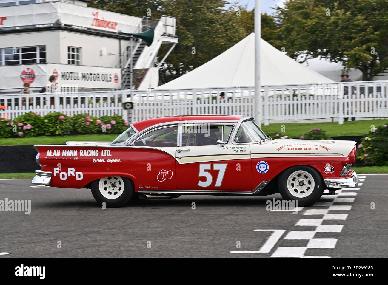 Steve Soper, Alex Thistlewayte, Ford Fairlane, St Mary's Trophy Race, due sessioni di qualificazione seguite da due gare da venticinque minuti con due piloti Foto Stock