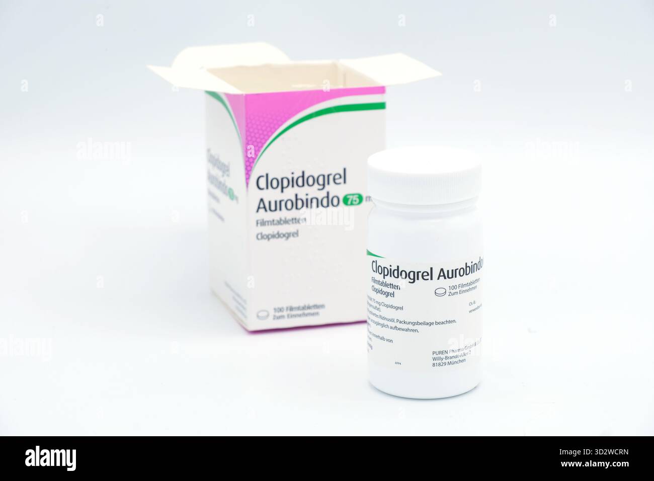 Foto dell'imballaggio per compresse da 100 75 mg di Clopidogrel Aurobindo prodotto da PUREN Pharma GmbH & Co KG, etichettato in tedesco e Braille. Foto Stock