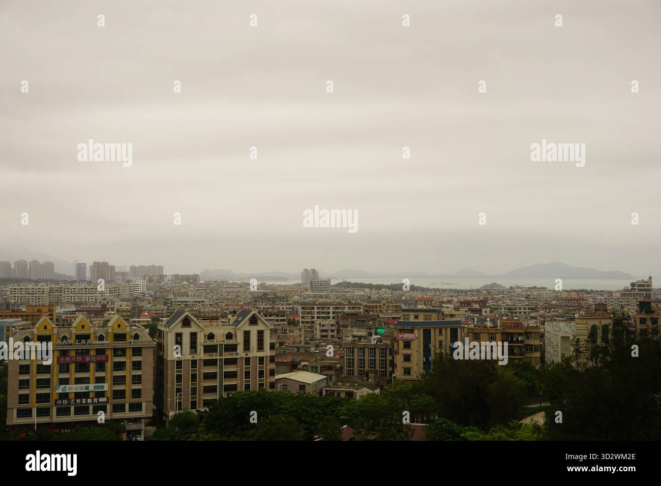 Pingtan, Fuzhou (Fujian), Cina: Paesaggio urbano visto dal parco Wanbao sull'isola di Hiatan Foto Stock
