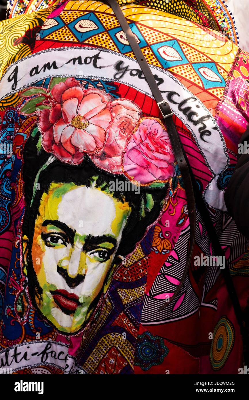 Londra, Columbia Road, festa messicana dei morti, giorno di Ognissanti, 1 novembre 2025. Foto Stock