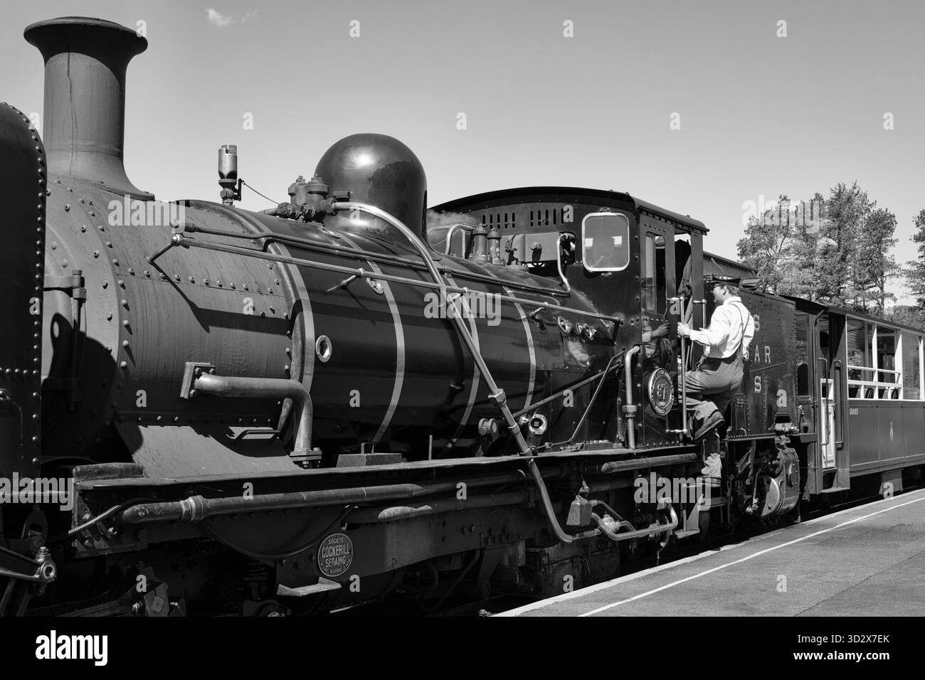 Treno a vapore alla stazione Rhyd DDU, Welsh Highland Railway, Snowdonia, Gwynedd, Galles Foto Stock