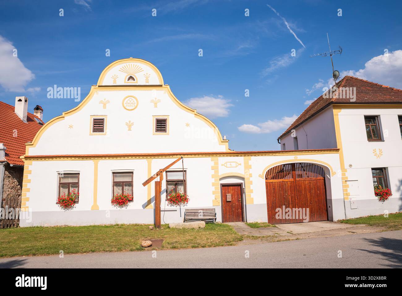 Holašovice è un esempio ben conservato di un tradizionale villaggio dell'Europa centrale e dell'architettura barocca popolare della Boemia meridionale. Foto Stock