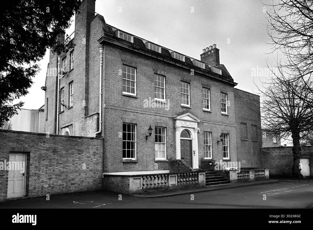 Castle Hill House, risalente al 1787, Huntingdon Town, Cambridgeshire, Inghilterra; Regno Unito il quartier generale della RAF Pathfinder Force si trovava qui durante il mondo Foto Stock