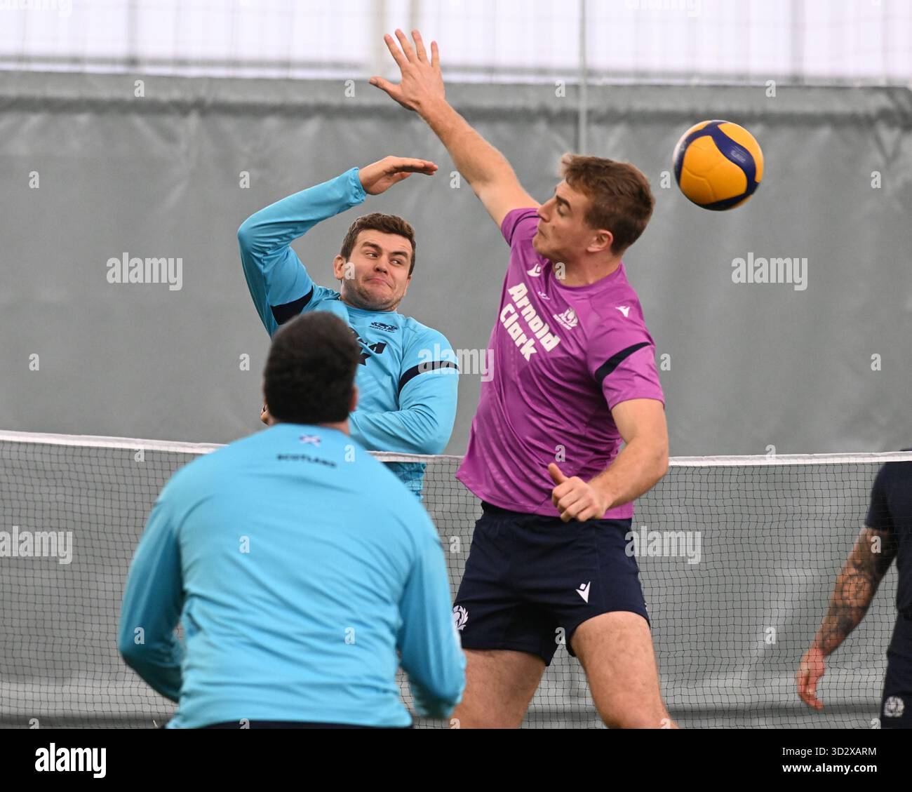 Oriam Sports Centre Edinburgh.Scotland.UK.3 novembre 25 sessione di allenamento della Scozia in vista della partita della Quilter Nations Series contro la nuova Zelanda.Scott Cummings & Stafford McDowall Scotland durante la partita di pallamano crediti: eric mccowat/Alamy Live News Foto Stock
