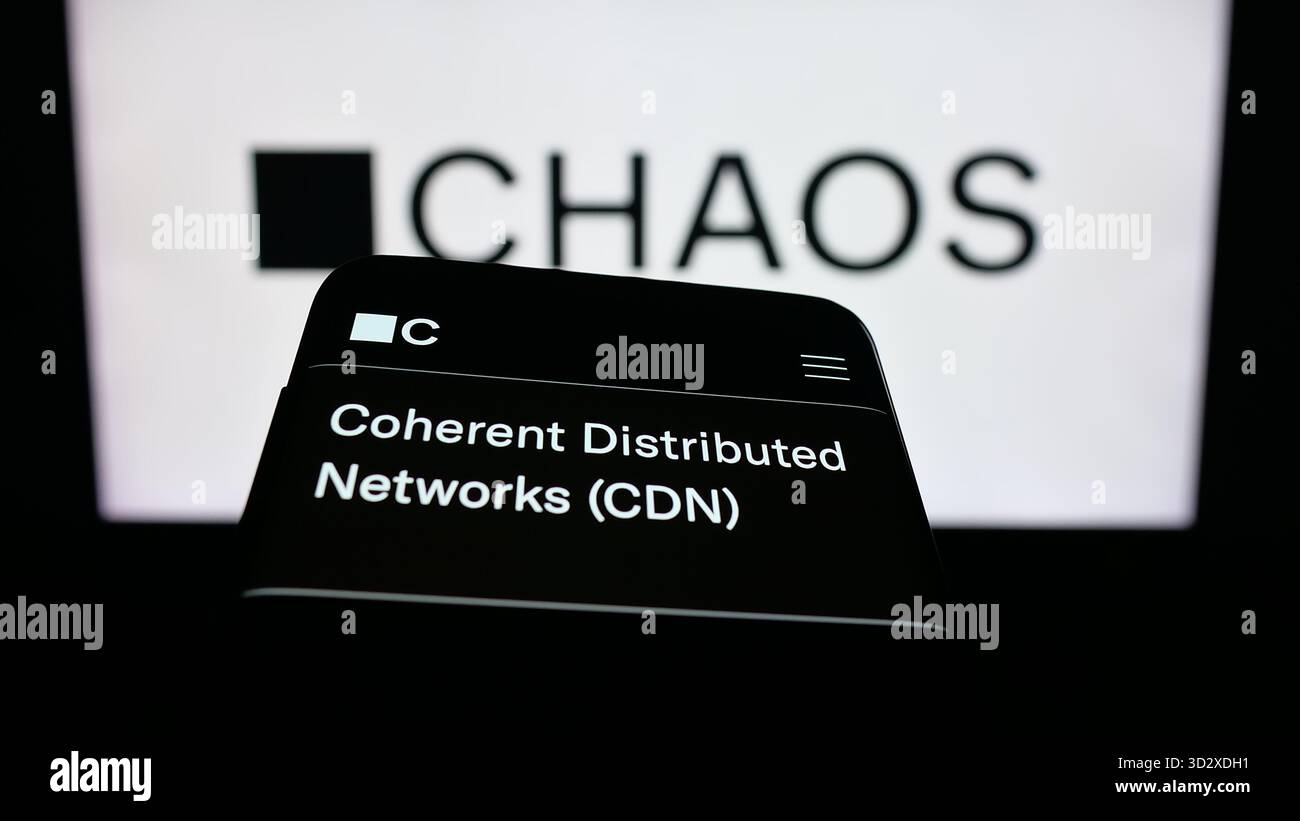 Stoccarda, Germania - 10-27-2025: Telefono cellulare con sito web della società di difesa americana CHAOS Industries Inc. Sullo schermo davanti al logo. Foto Stock