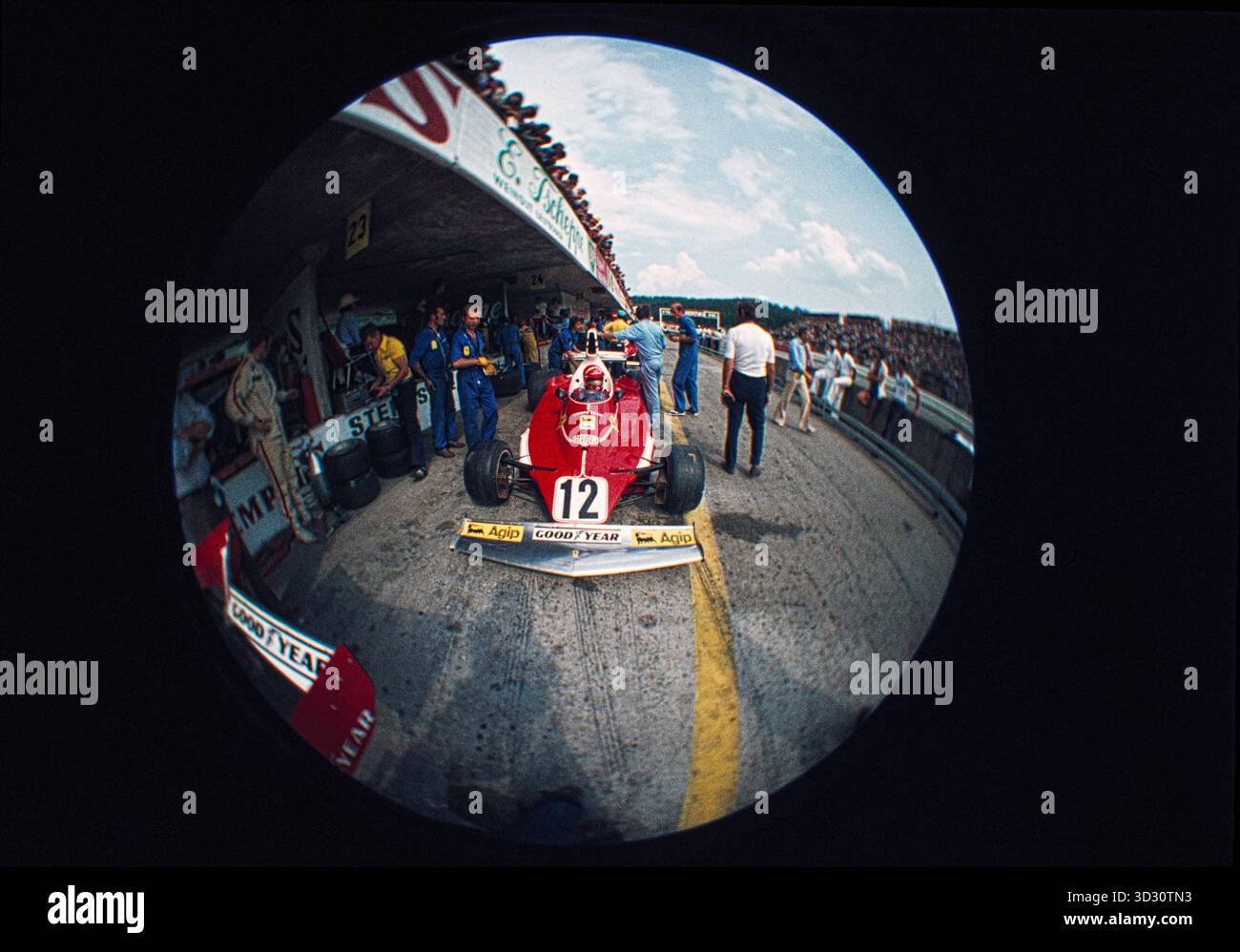 1975 Niki Lauda - Scuderia Ferrari 312T - F1 Gran Premio d'Austria - Österreichring - Hasselblad Original Fish Eye Slide Scan Foto Stock