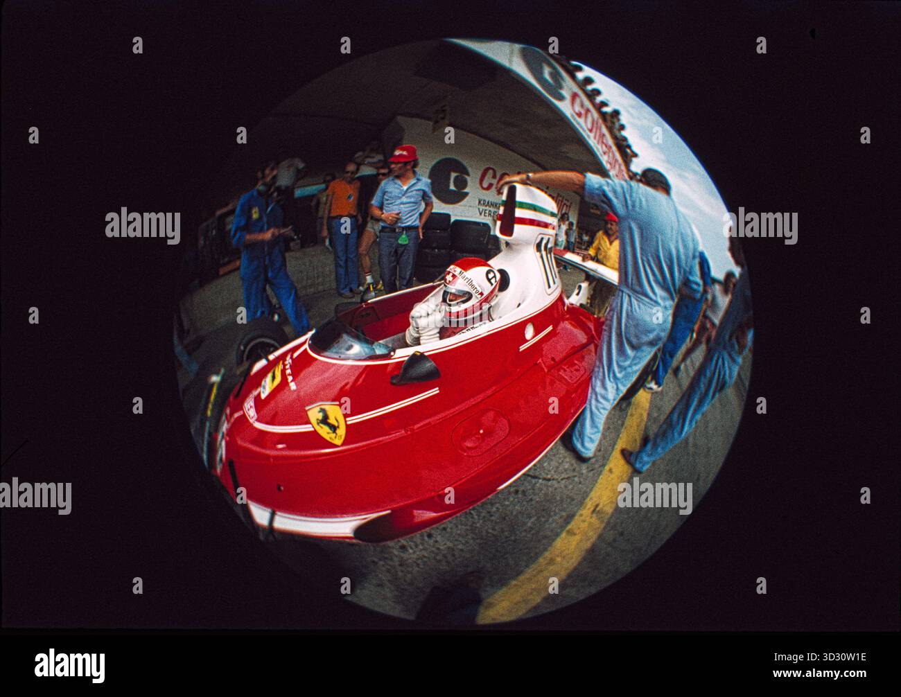 1975 Clay Regazzoni - Scuderia Ferrari 312T - Gran Premio d'Austria di F1 - Österreichring - Hasselblad Original Fish Eye Slide SC Foto Stock