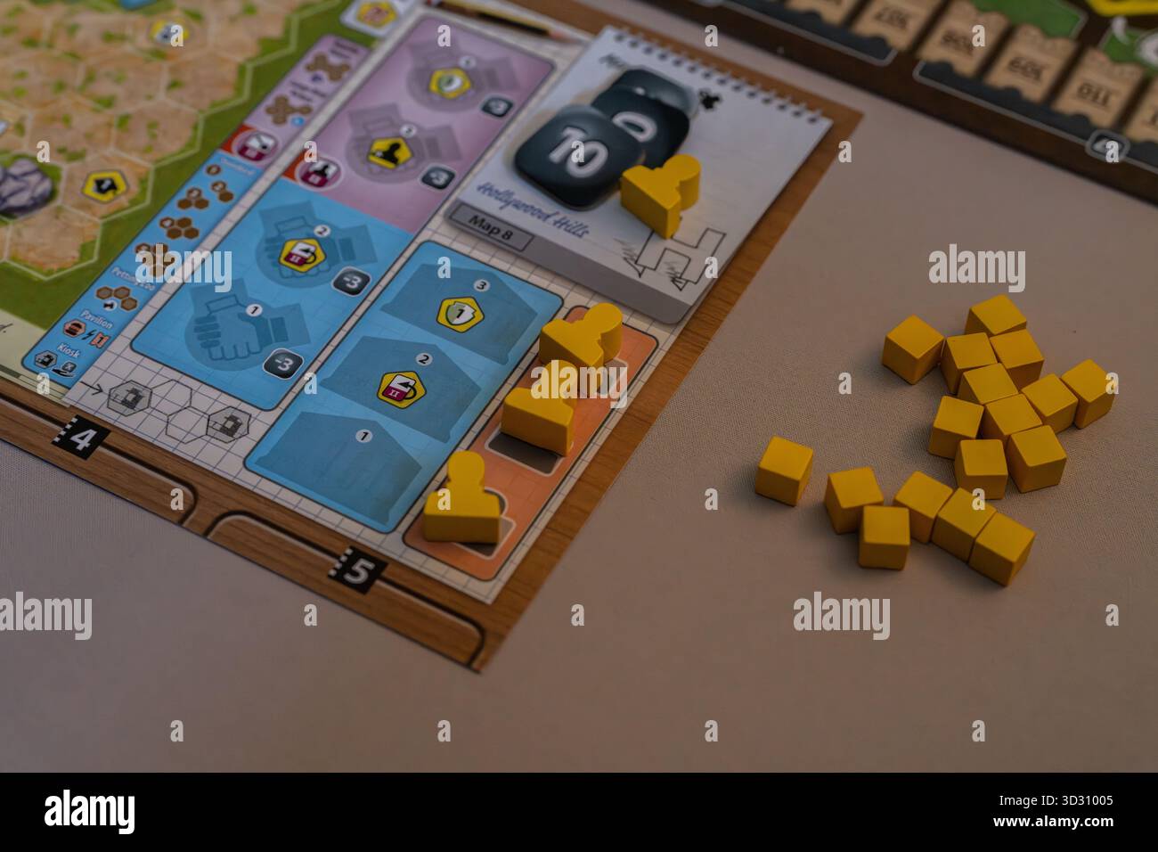 Montréal, Québec, Canada, 23 giugno 2025: Strategic board game setup of Ark Nova. i giocatori costruiscono e gestiscono uno zoo moderno, bilanciando la conservazione degli animali Foto Stock