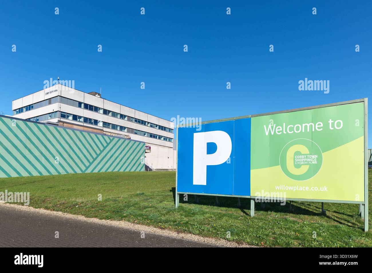 Avviso di parcheggio per i negozi della città e Willow Place, Corby, Inghilterra. Foto Stock