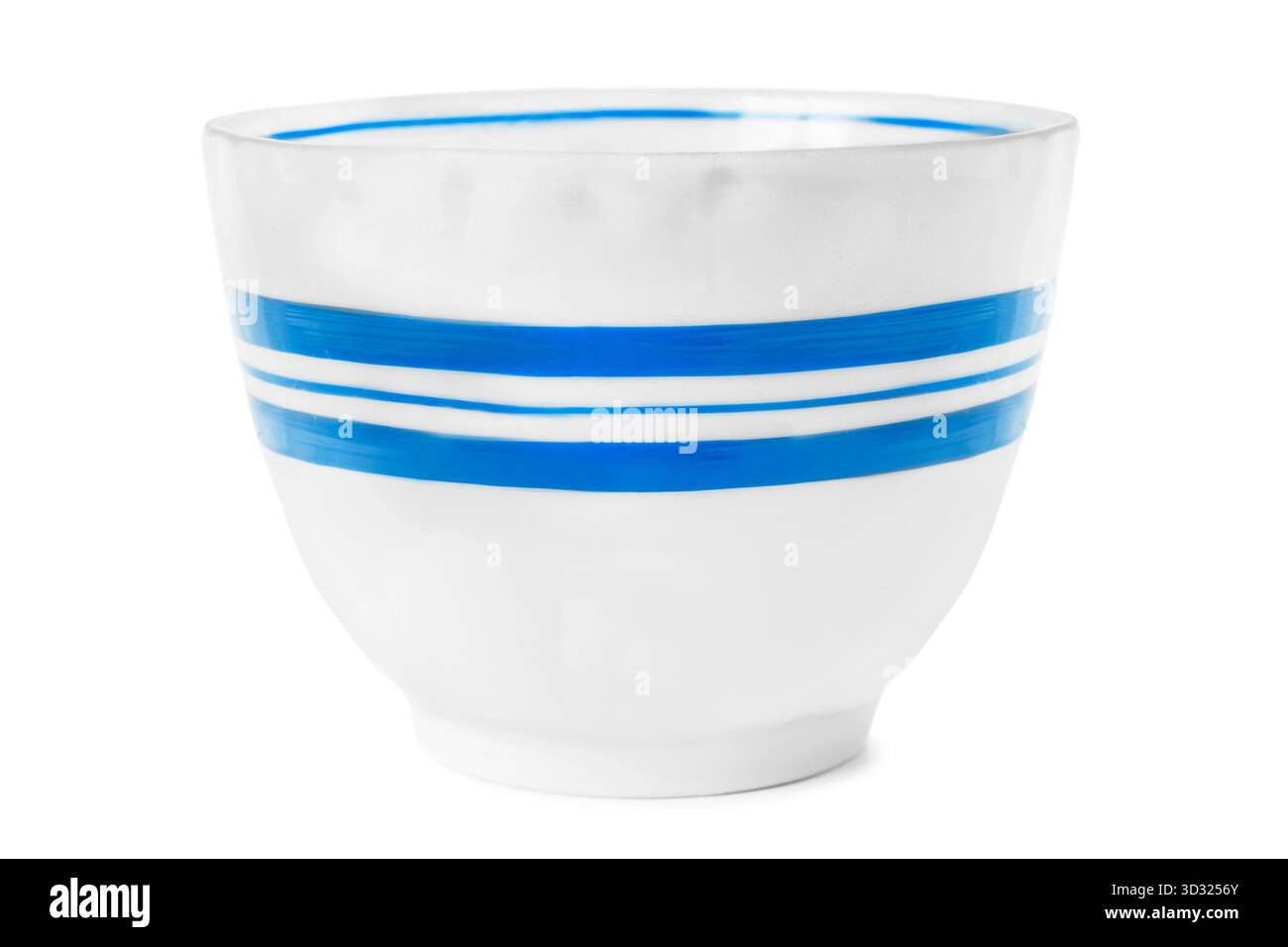 Recipiente in ceramica bianca con strisce blu isolate su sfondo bianco Foto Stock