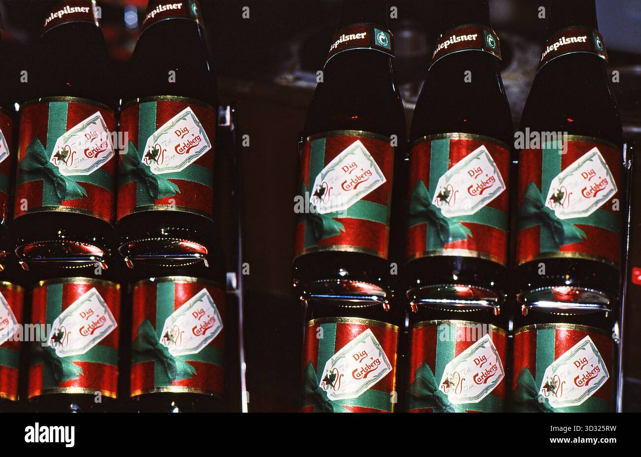Copenhagen/ Danimarca/18 NOVEMBRE 1992/demontration for press julepilsner or christms poilsner in carlsberg beer in cpenhagen .. Foto. Francis Joseph DeAnn/Dean immagini non per uso commerciale e solo per uso editoriale Foto Stock