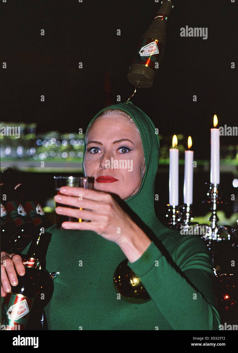 Copenhagen/ Danimarca/18 NOVEMBRE 1992/demontration for press julepilsner or christms poilsner in carlsberg beer in cpenhagen .. Foto. Francis Joseph DeAnn/Dean immagini non per uso commerciale e solo per uso editoriale Foto Stock
